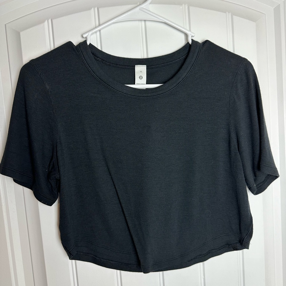Lululemon Hold Tight Cropped T Shirt - Size 10 - Black - EUC